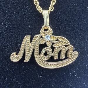 Vintage Avon Mom Necklace Daisy Flower Spellout Pendant 18" Goldtone Chain
